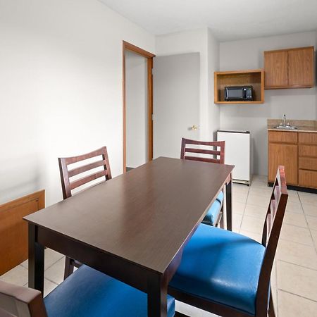Days Inn By Wyndham Wauseon Esterno foto