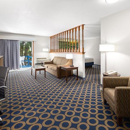 Days Inn By Wyndham Wauseon Esterno foto