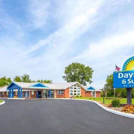 Days Inn By Wyndham Wauseon Esterno foto