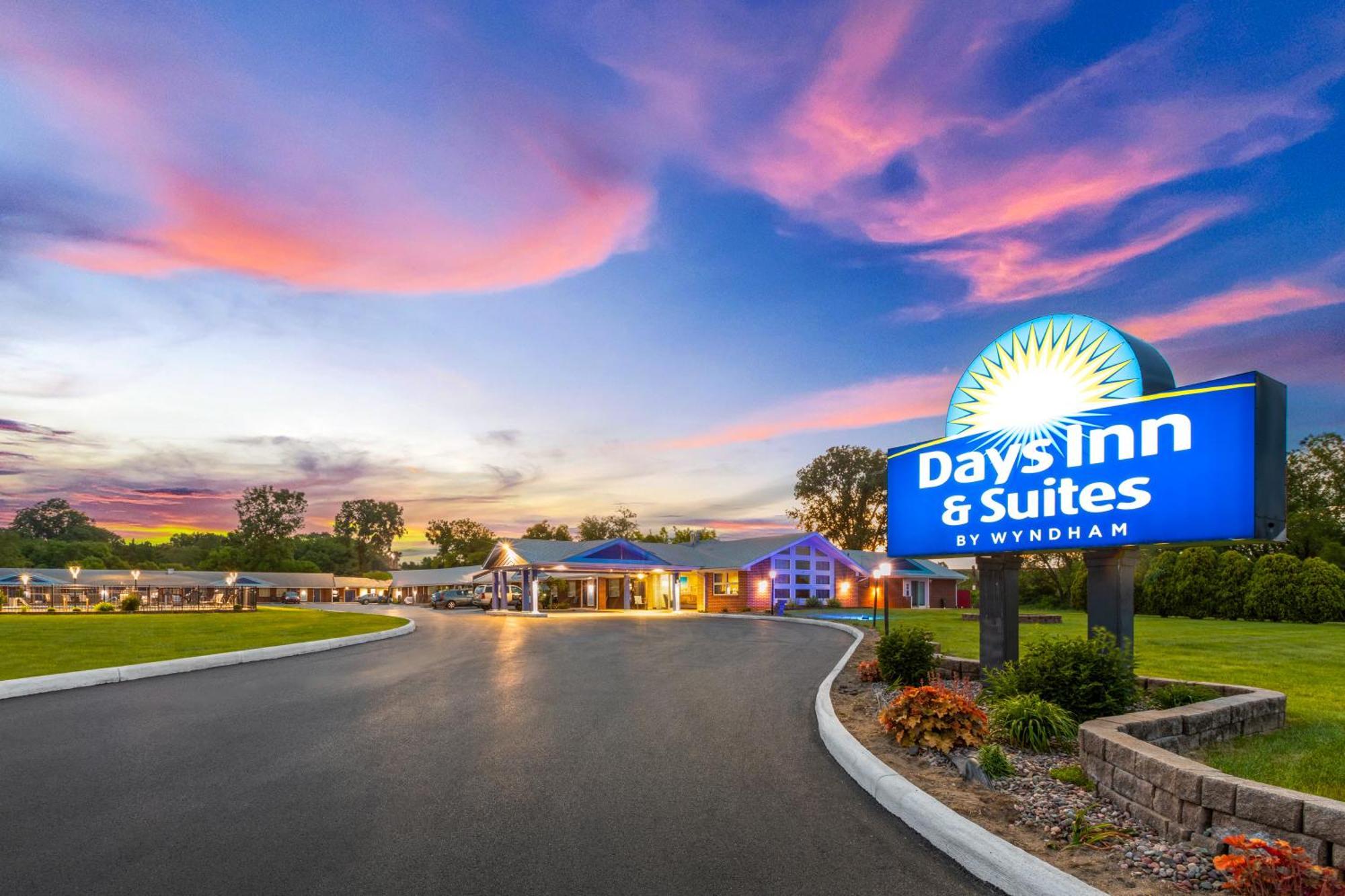 Days Inn By Wyndham Wauseon Esterno foto