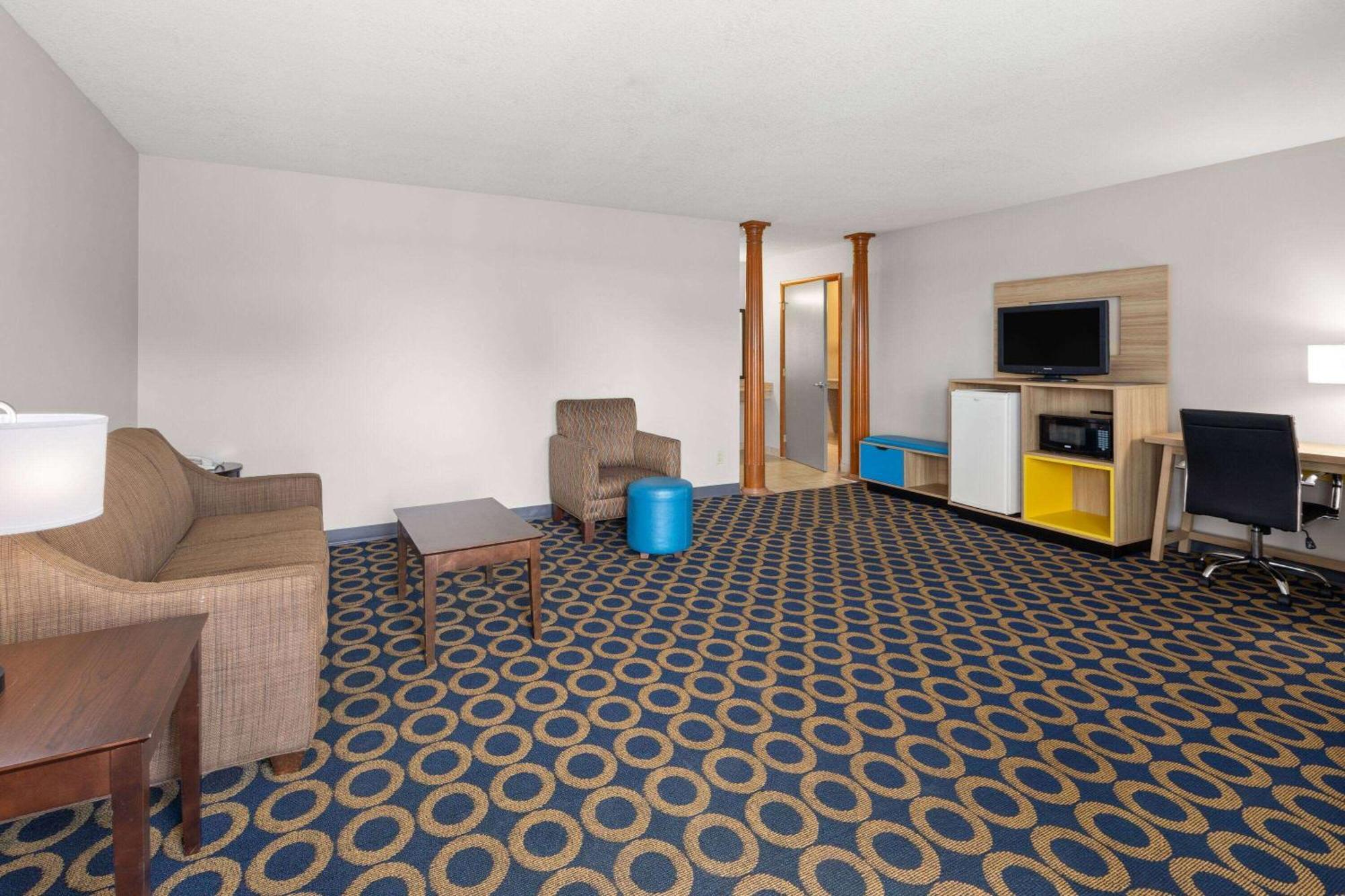 Days Inn By Wyndham Wauseon Esterno foto
