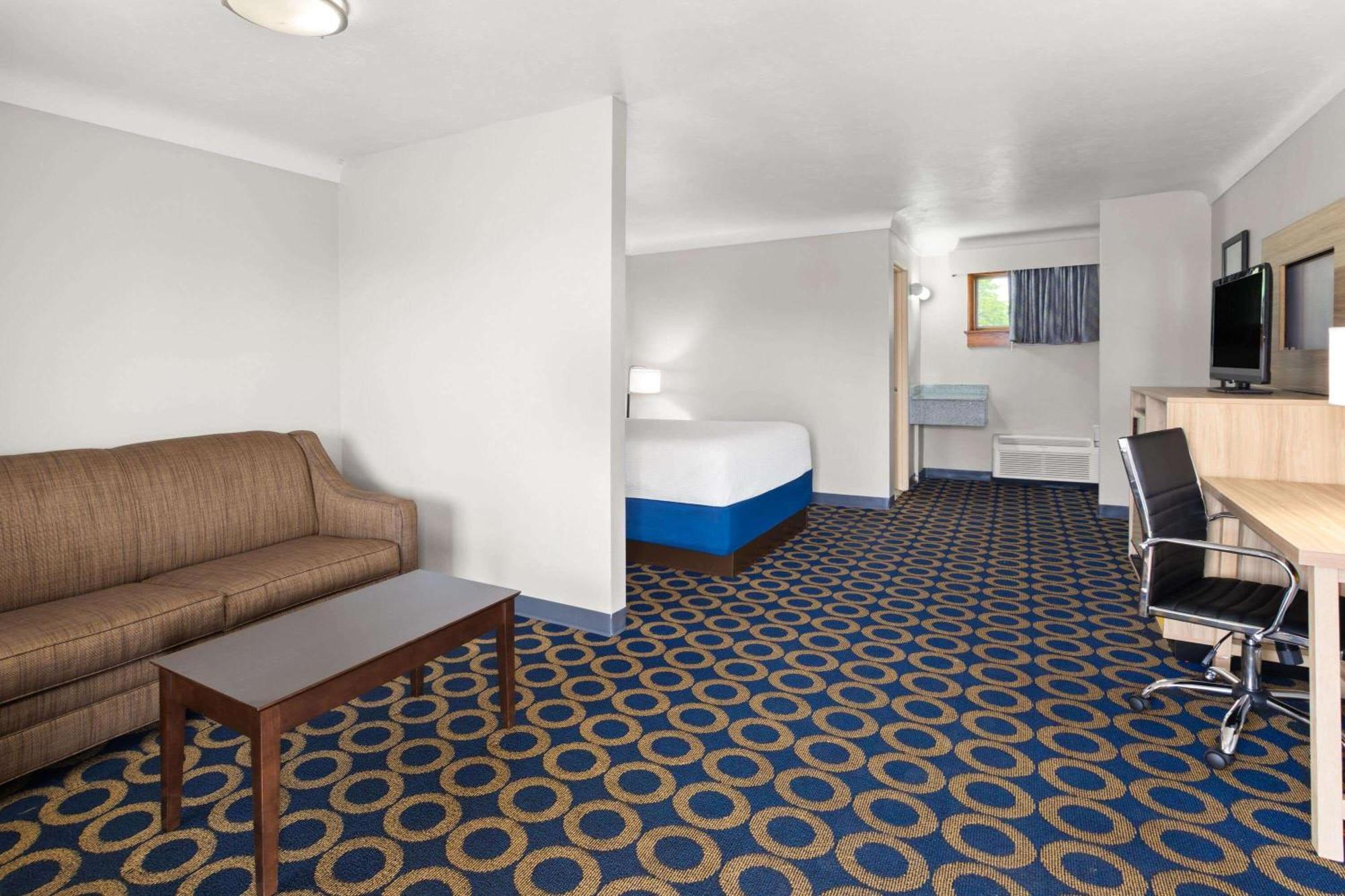 Days Inn By Wyndham Wauseon Esterno foto