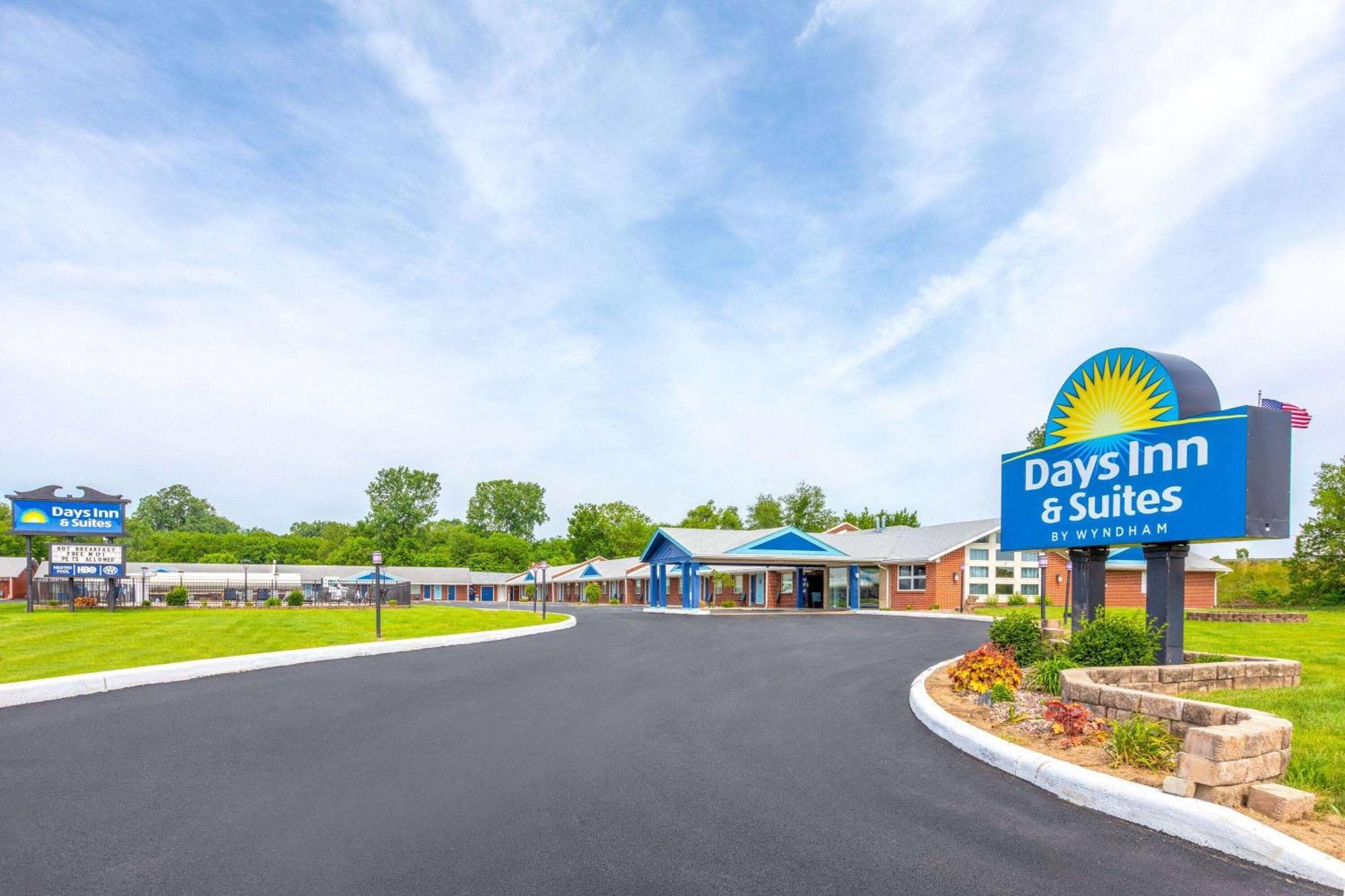 Days Inn By Wyndham Wauseon Esterno foto