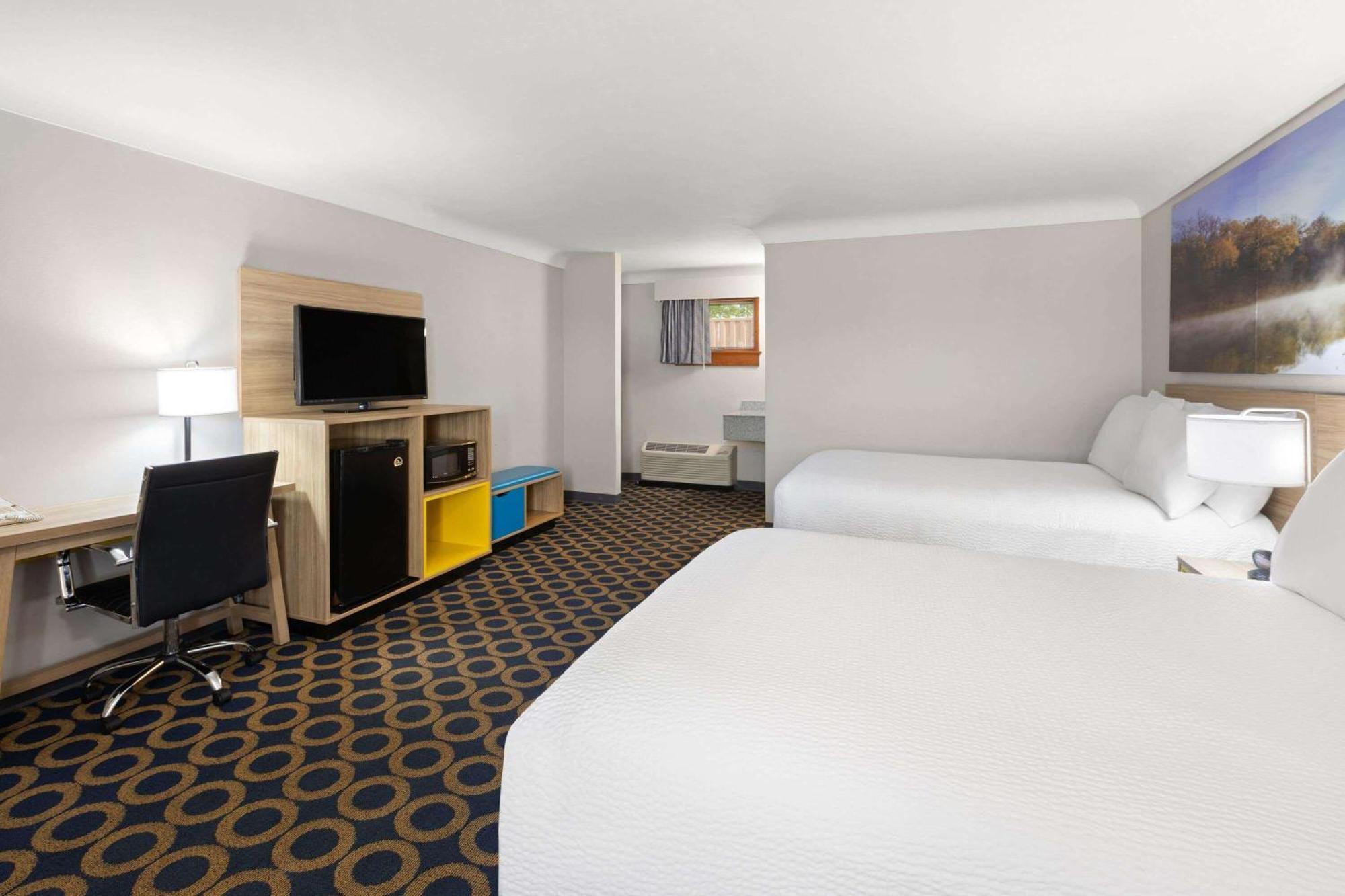 Days Inn By Wyndham Wauseon Esterno foto