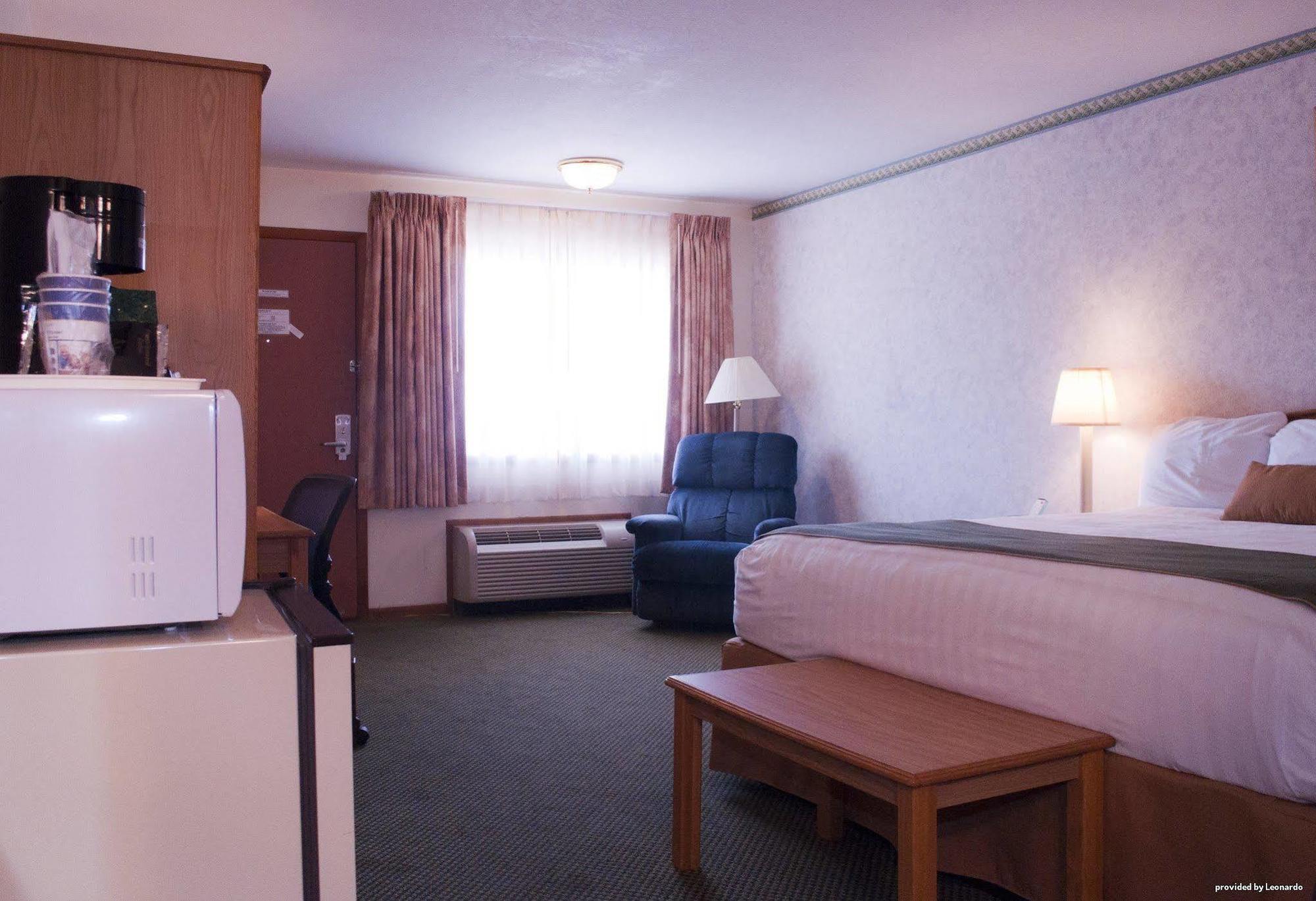 Days Inn By Wyndham Wauseon Esterno foto