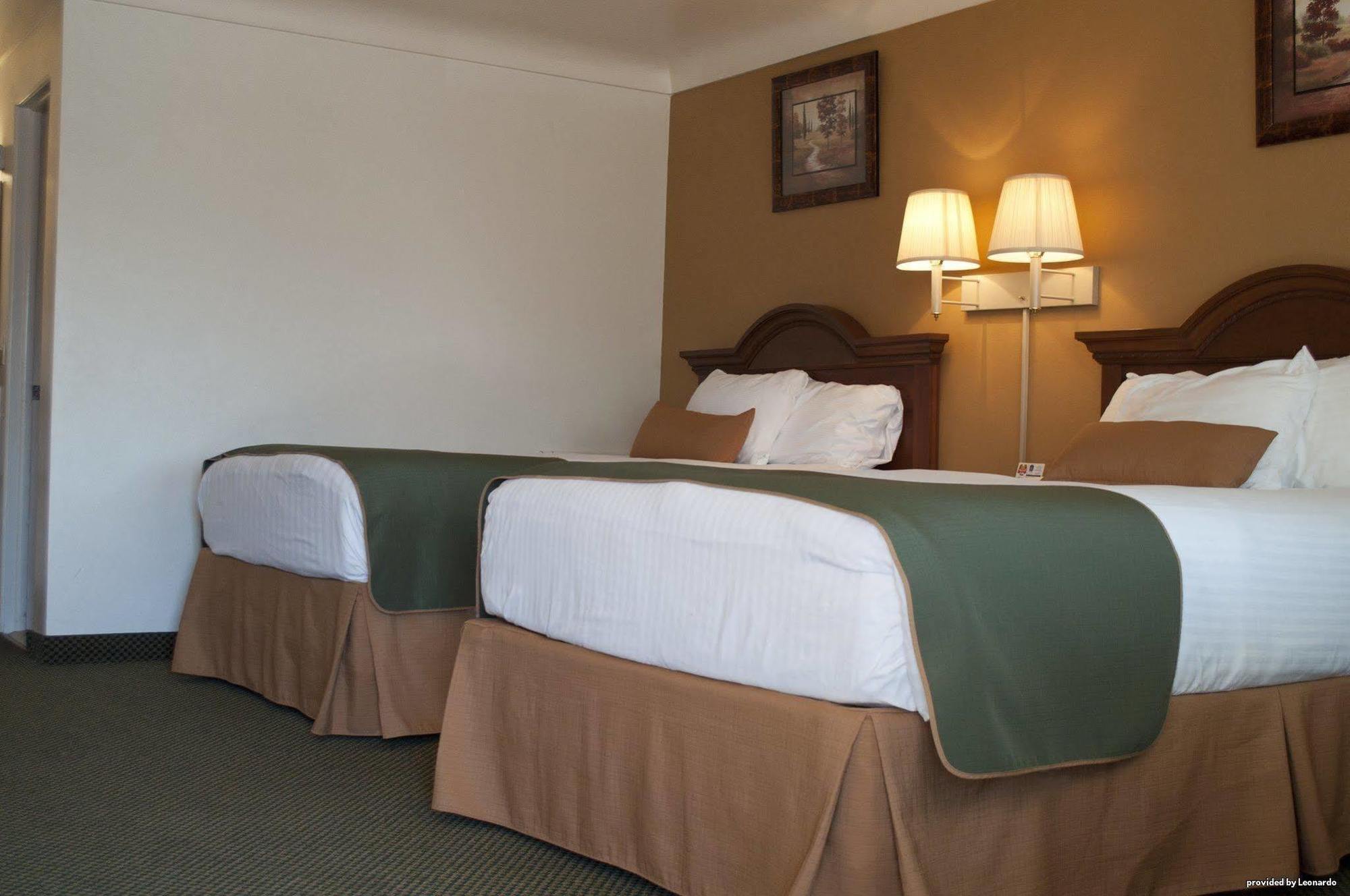 Days Inn By Wyndham Wauseon Esterno foto